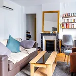 Nice Quiet Apartment On The Quays Of The Seine