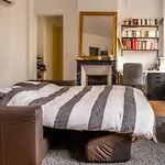Nice Quiet Apartment On The Quays Of The Seine